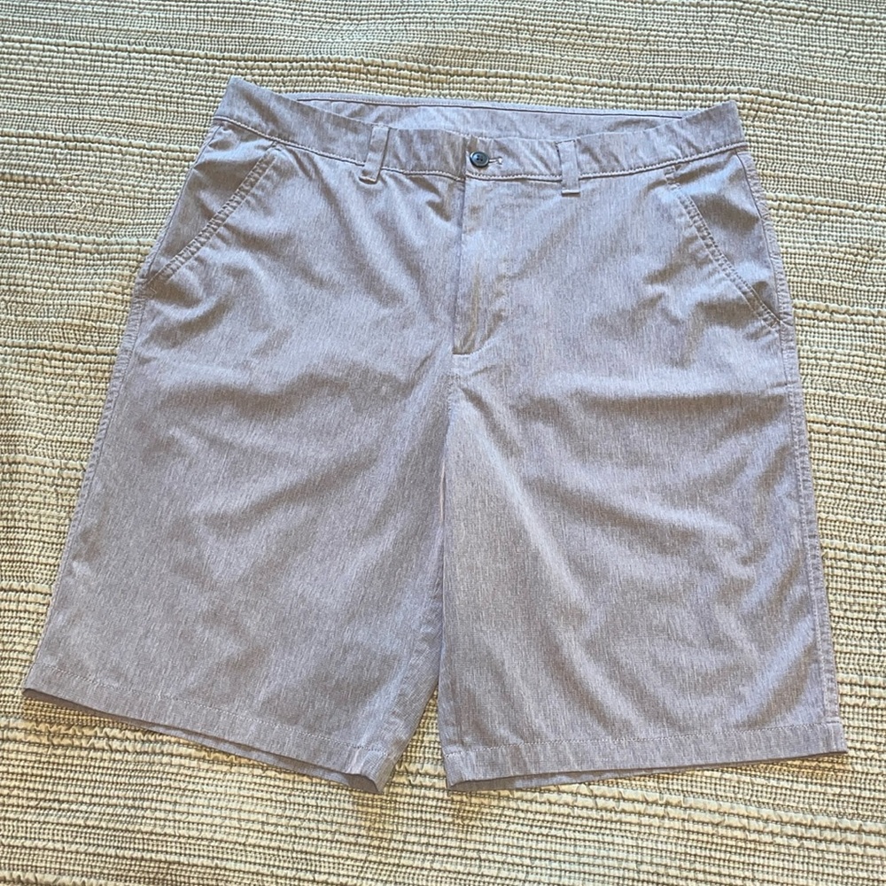 Old Navy gray flat front hybrid board shorts. Men 36. Like new condition. Nice!